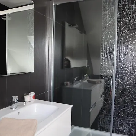 Maison Au Calme Avec Piscine , Proche Et *